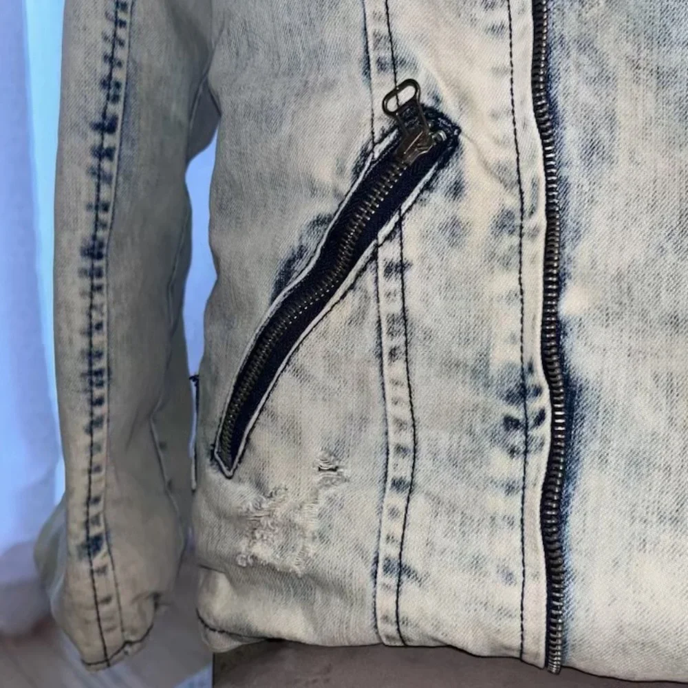 L.A.B - Picture 7 of 10